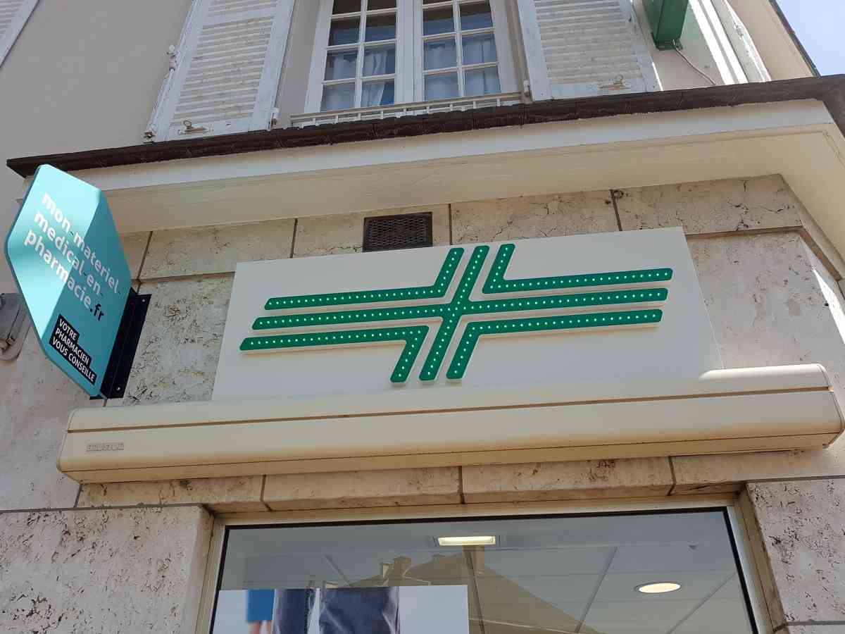 Pharmacie - Lèves (28)
