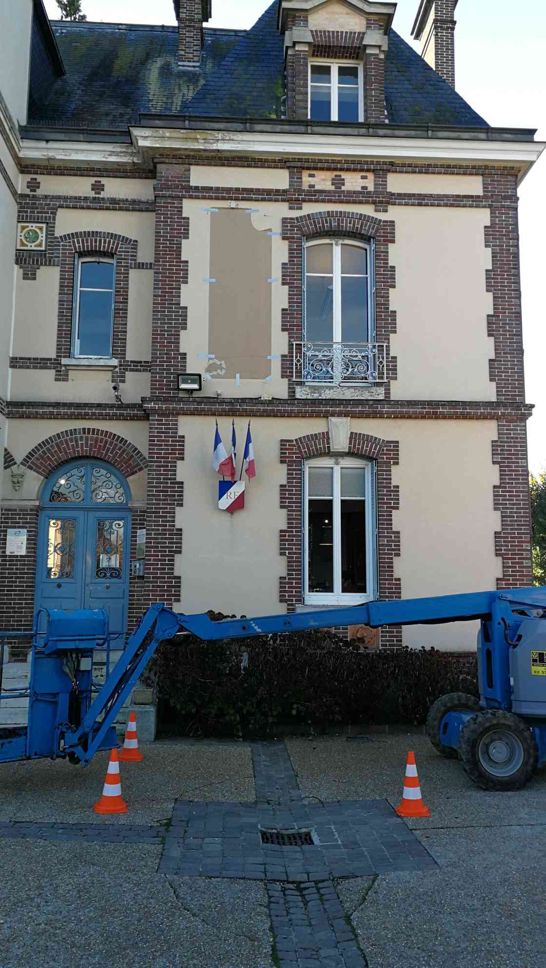 Mairie de Chérisy (28)
