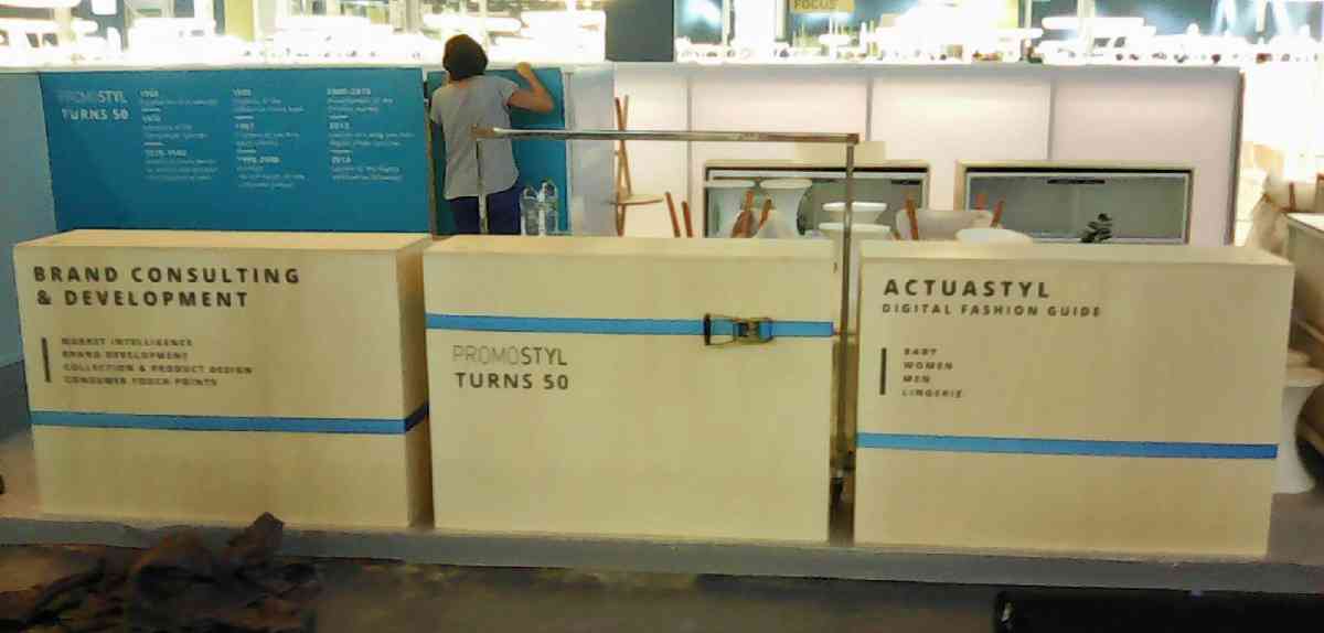 marquage adhésif stand