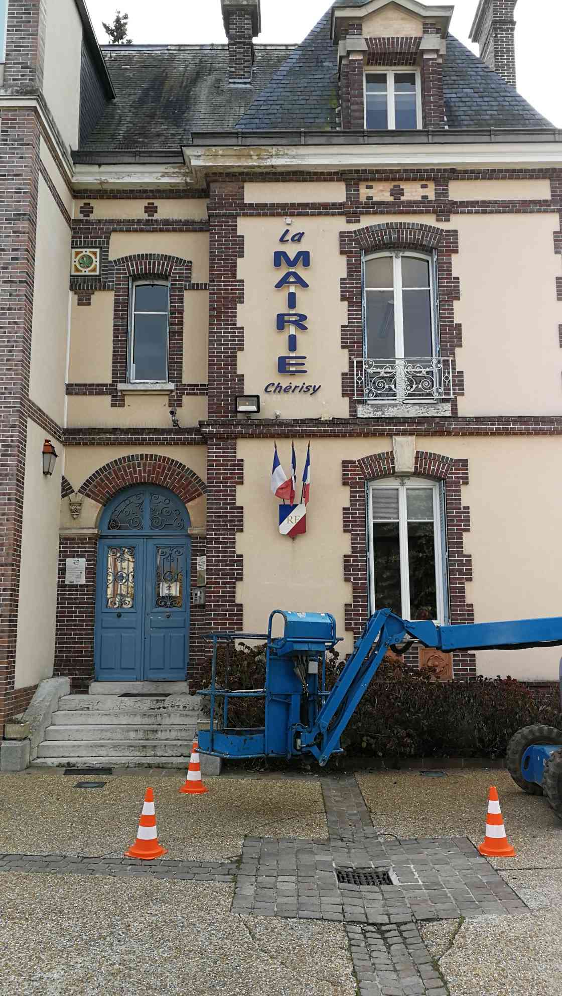 Mairie de Chérisy (28)
