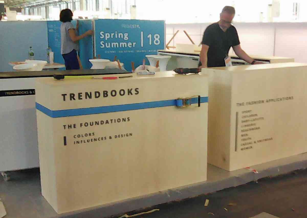 marquage adhésif stand