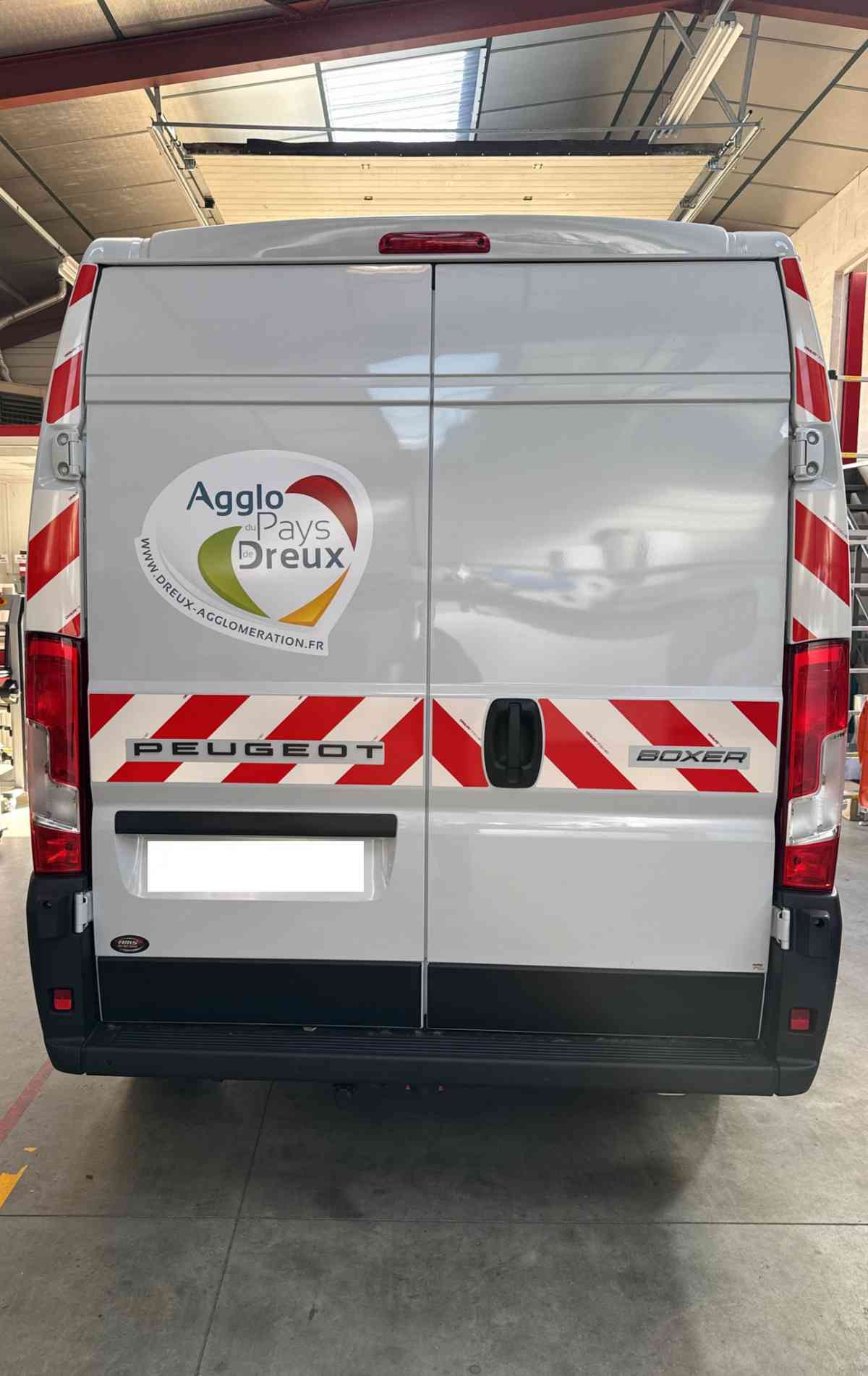 Pose de kits de balisage pour véhicules – Duffay Publicité à Dreux